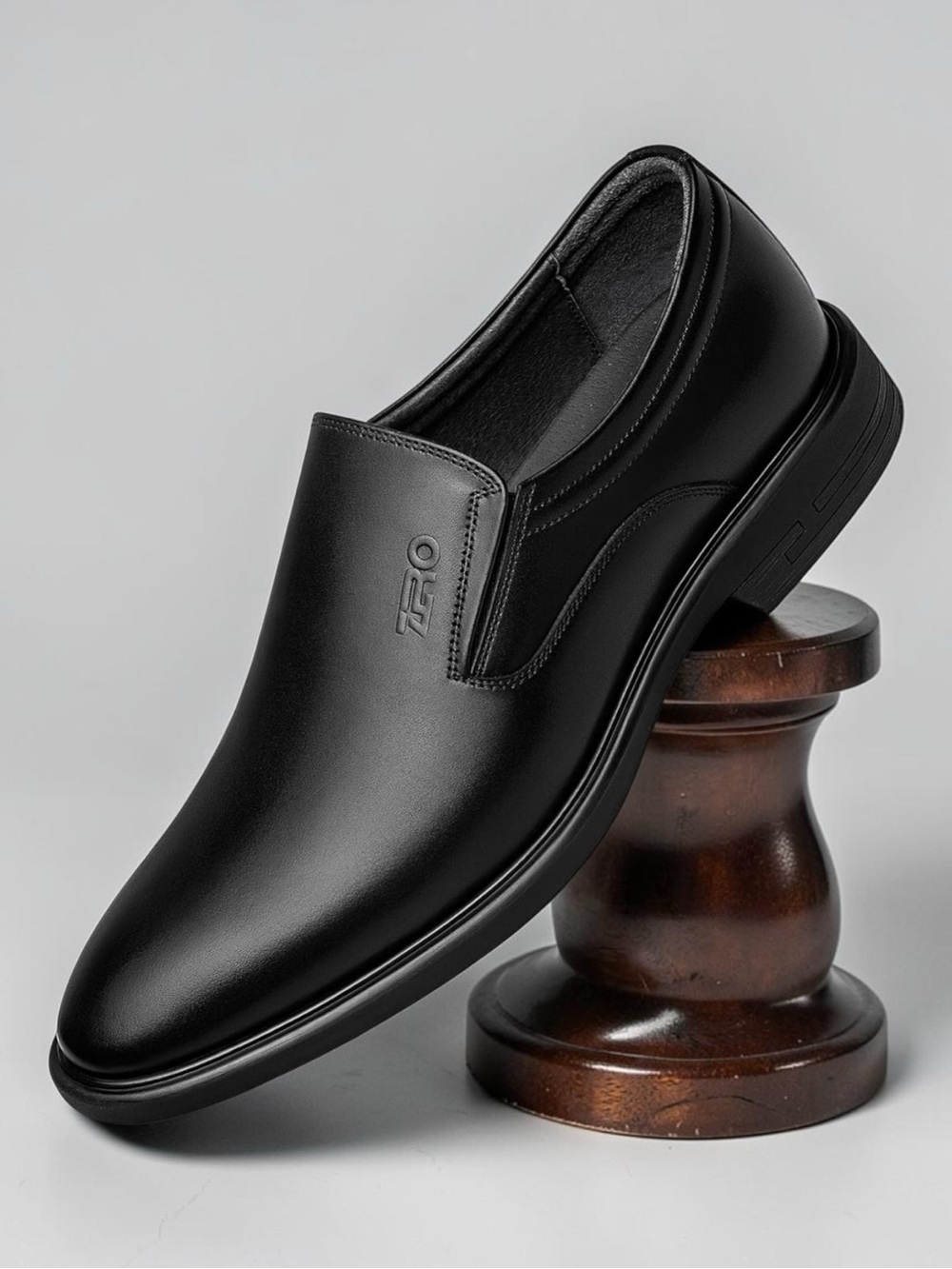 Men's Black Slip-On Leather Loafers